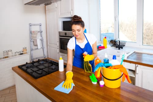 Where can I schedule a high-quality Airbnb cleaning in Lake Worth