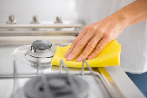 Who in Lantana offers expert house cleaning